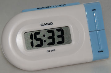 Kaufe Digitaluhr, praktisch, 12/24-Stunden-Umschaltung, batteriebetrieben,  Spiegel, Schreibtisch, Tisch, Alarm, täglicher Gebrauch